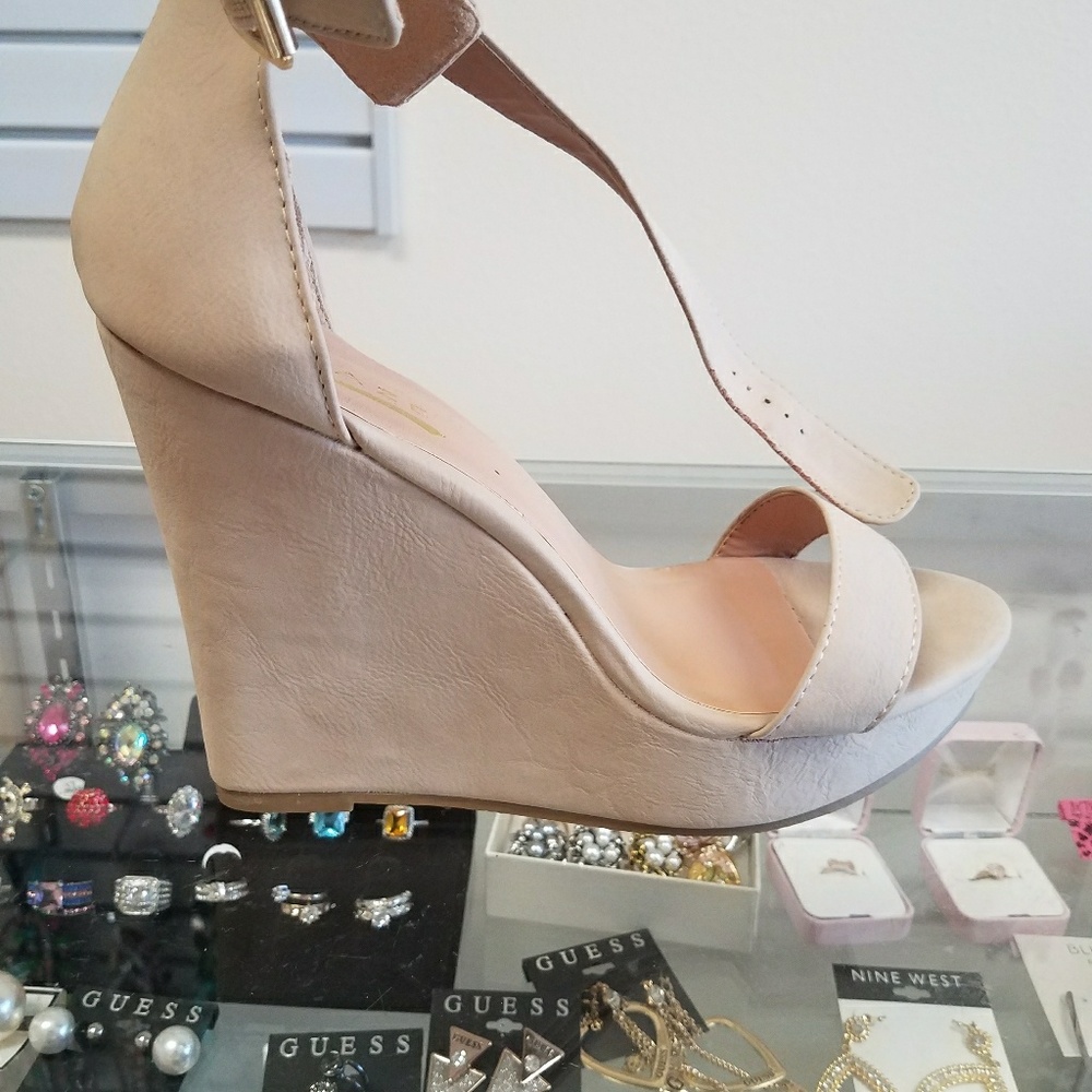 Shoes - Picture 4 of 5